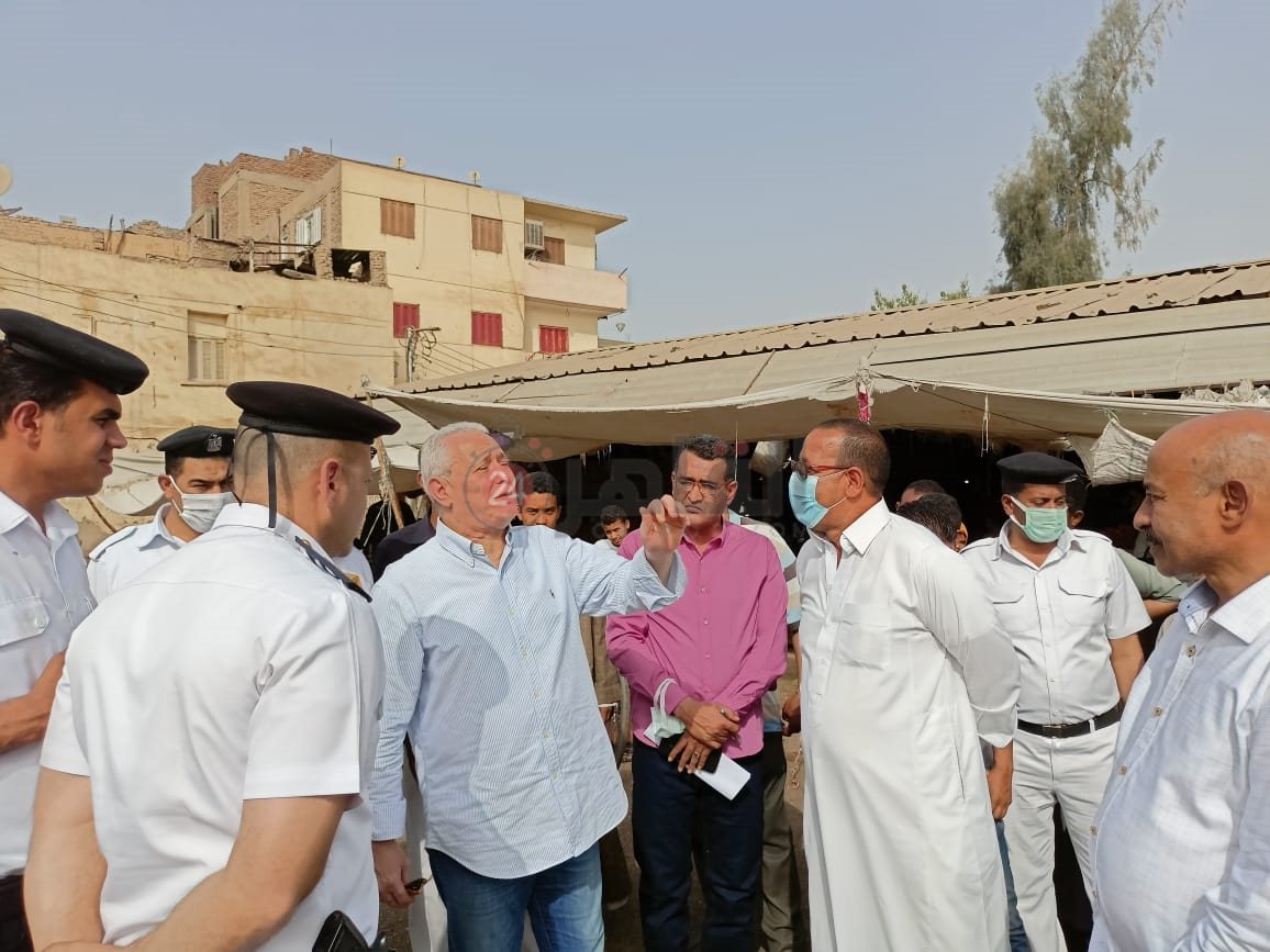 سوق الخضار والفاكهة في الأقصر 