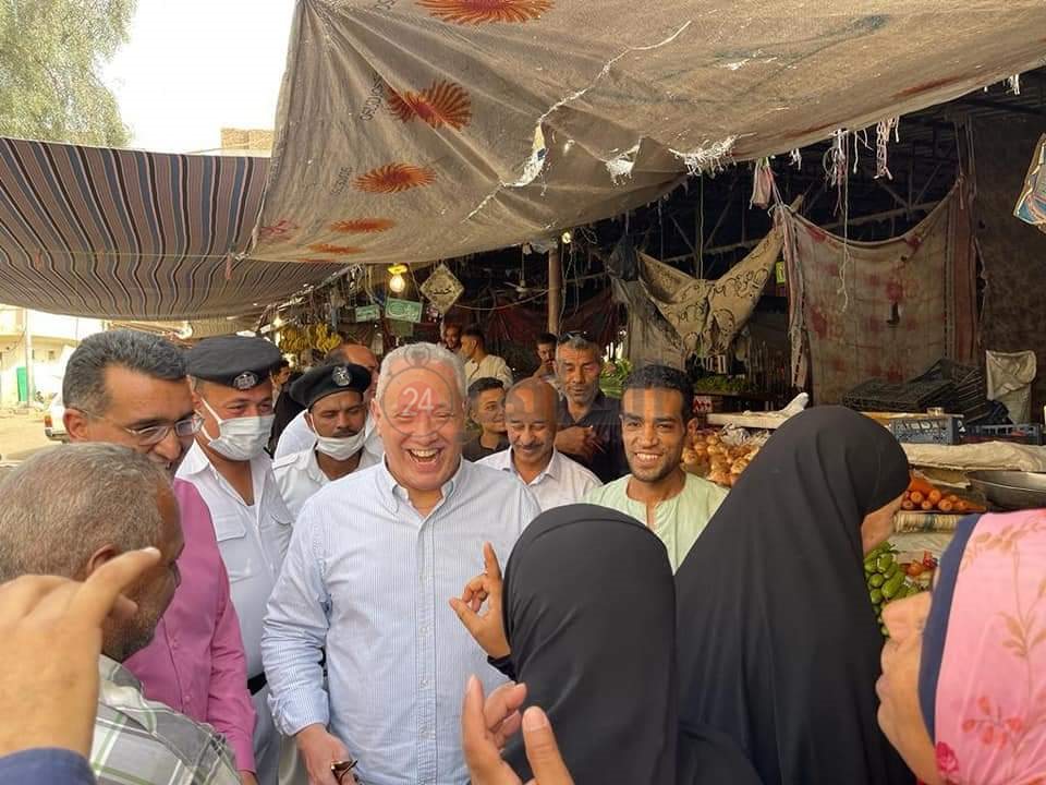 سوق الخضار والفاكهة في الأقصر 