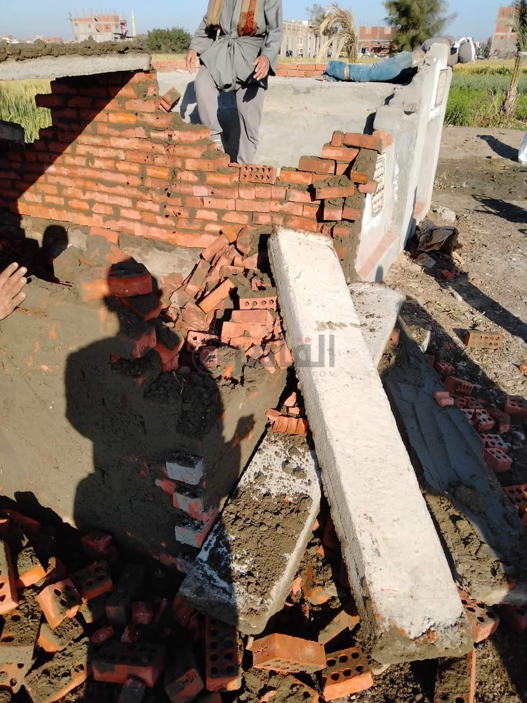 إزالة المقبرة المخالفة