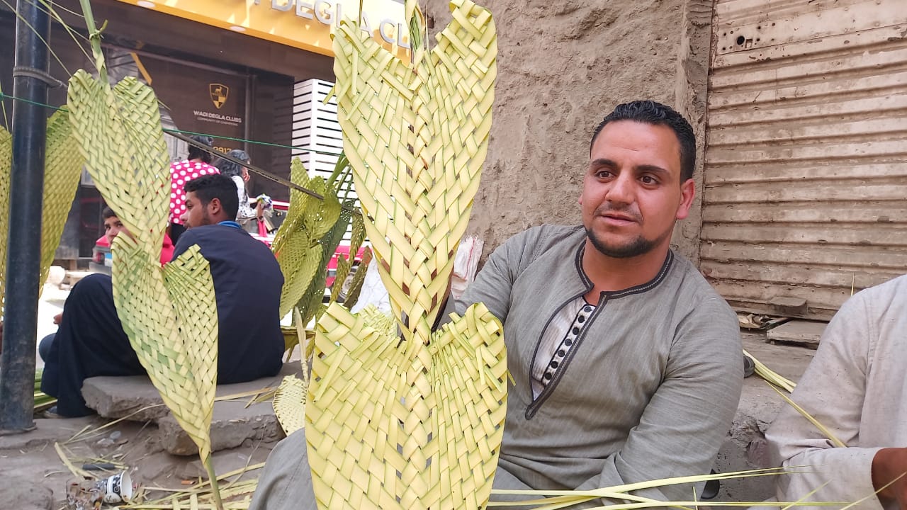 بائعي السعف بأسيوط 