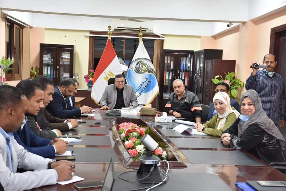 وفد وزارة التخطيط بشركة مياه الأقصر 