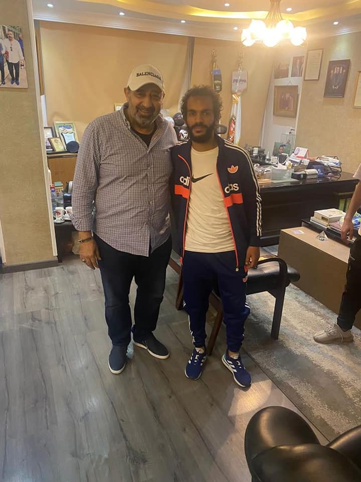 لاعبو الزرقا في ضيافة مجدي عبدالغني (5)