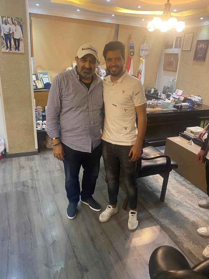 لاعبو الزرقا في ضيافة مجدي عبدالغني