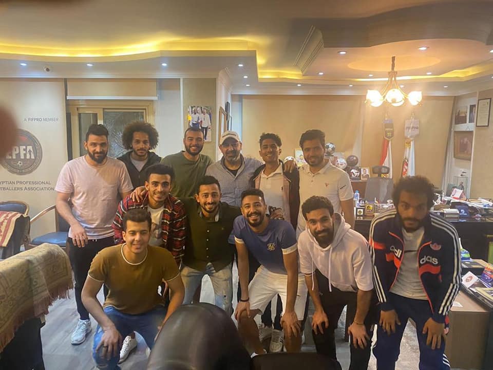 لاعبو الزرقا في ضيافة مجدي عبدالغني (1)