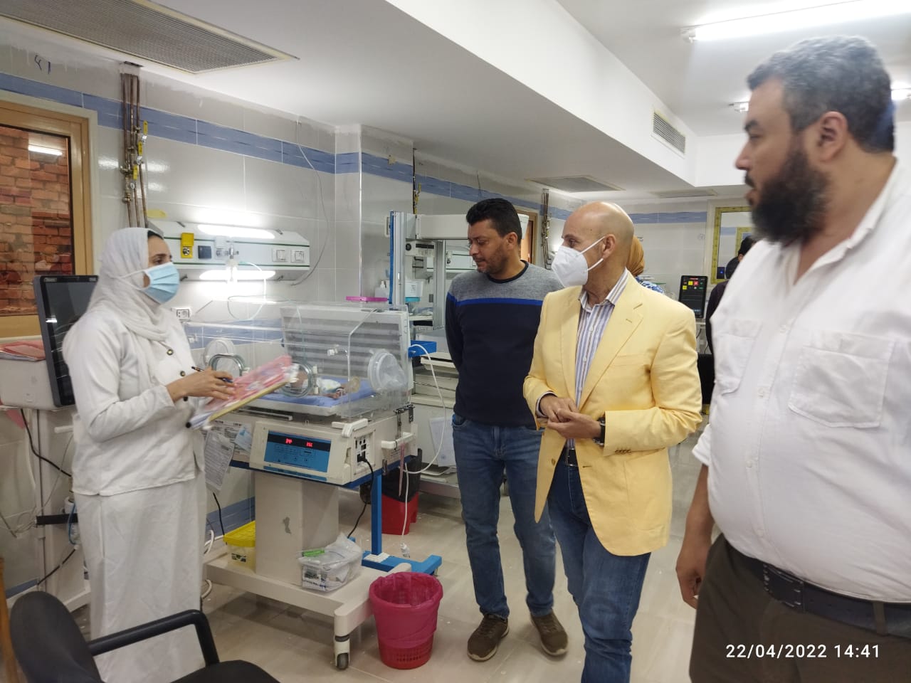 وكيل وزارة الصحة يطمئن على الأطفال 7