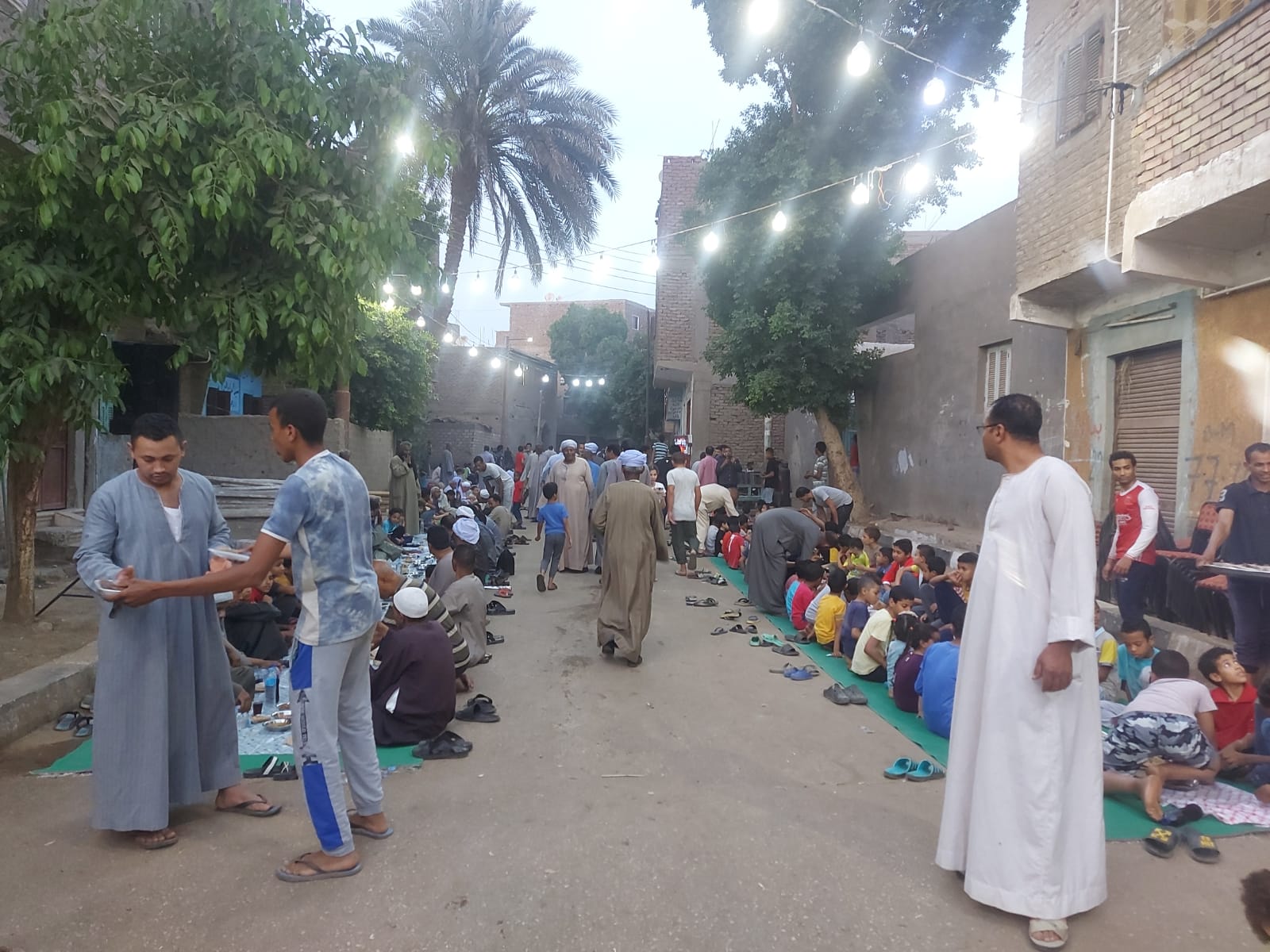 إفطار جماعي بقرية السمانين بالأقصر