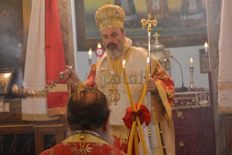 أقباط بورسعيد يؤدون صلاة قداس عيد القيامة المجيد 