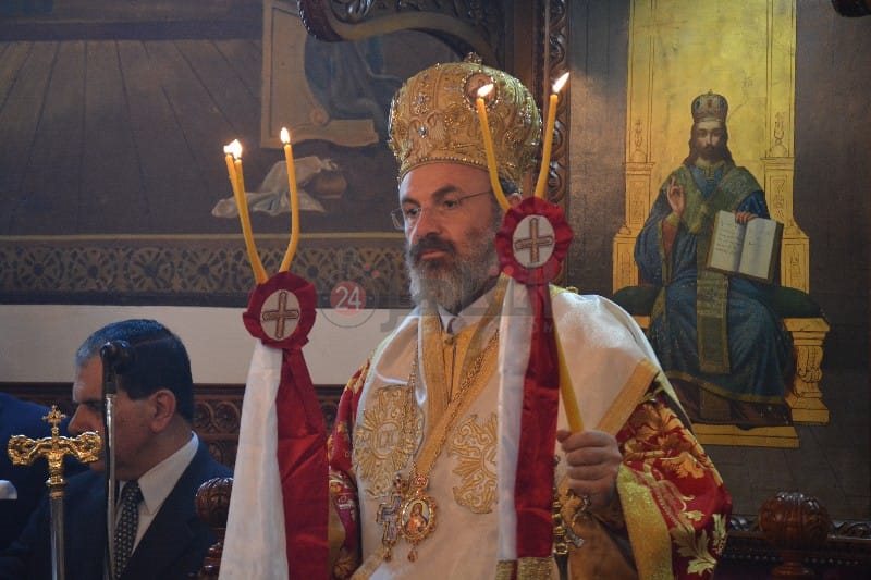 أقباط بورسعيد يؤدون صلاة قداس عيد القيامة المجيد 