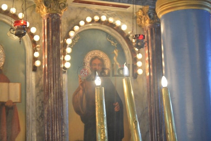 أقباط بورسعيد يؤدون صلاة قداس عيد القيامة المجيد 