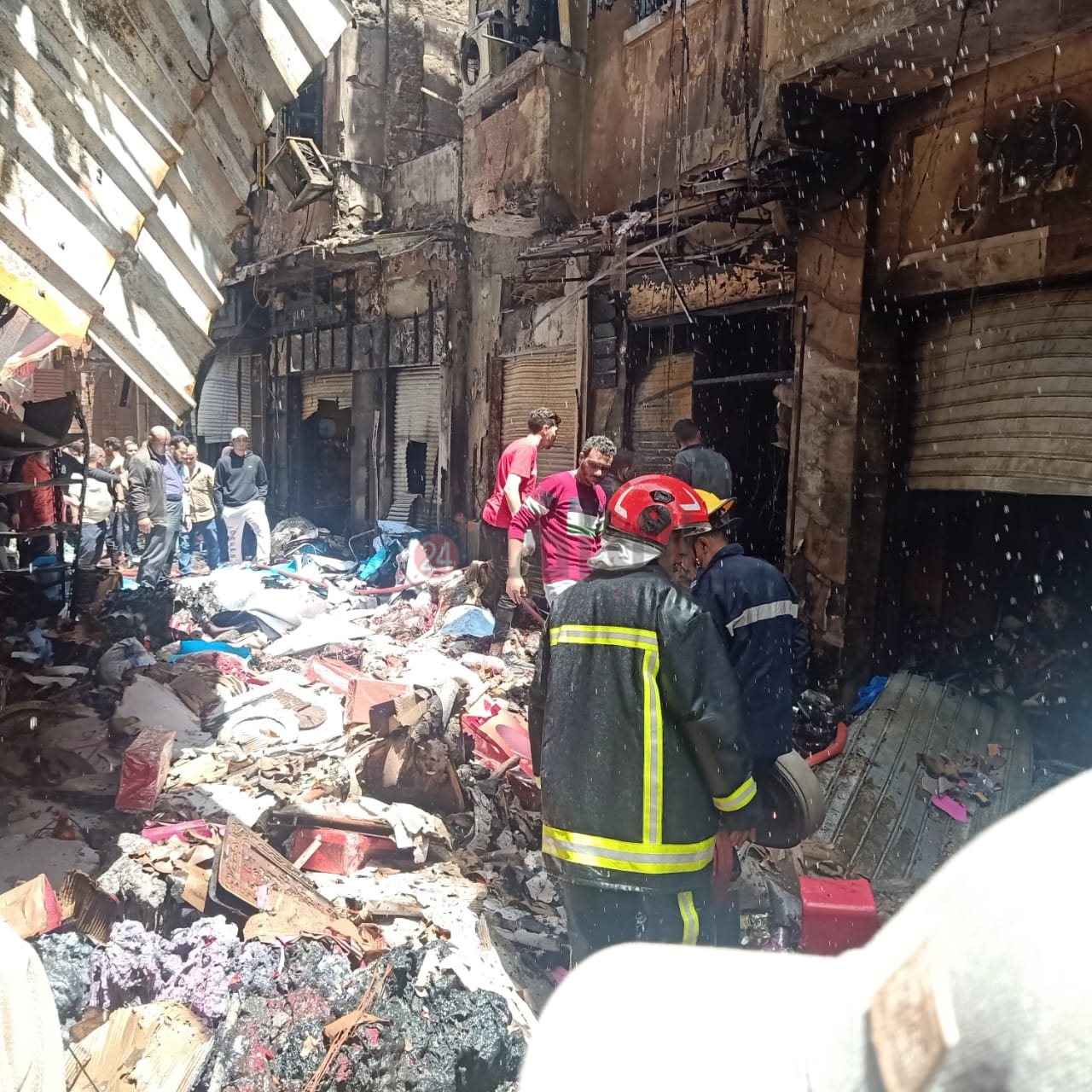 حريق يرفض مغادرة منزله بسبب الحريق