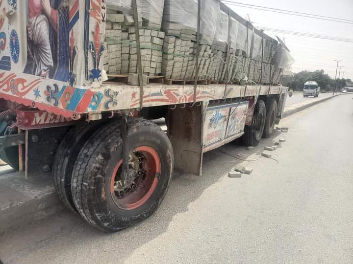 اصطدام مقطوره بعمودان إنارة بأسيوط 