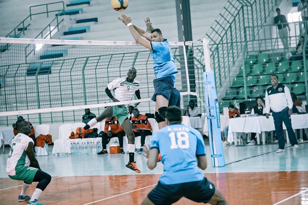 طائرة الأهلي (2)