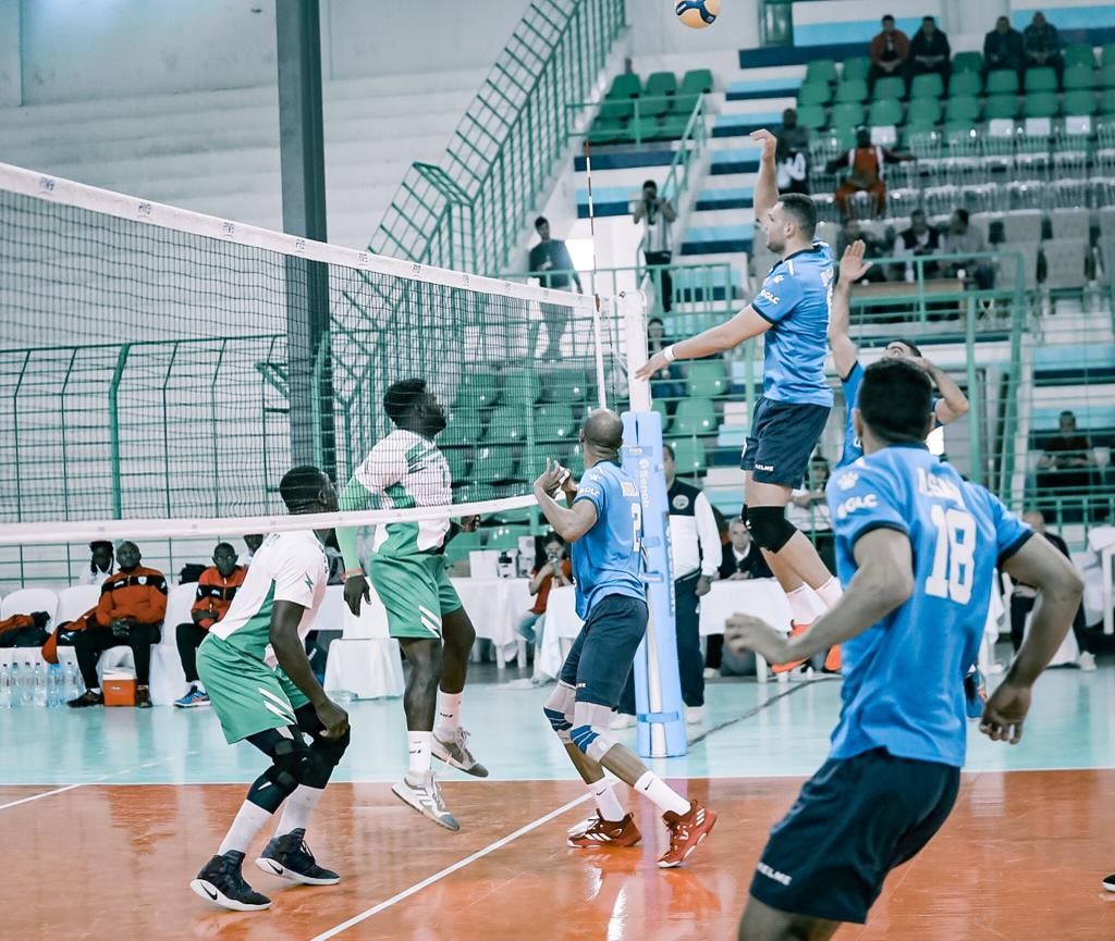 طائرة الأهلي (4)