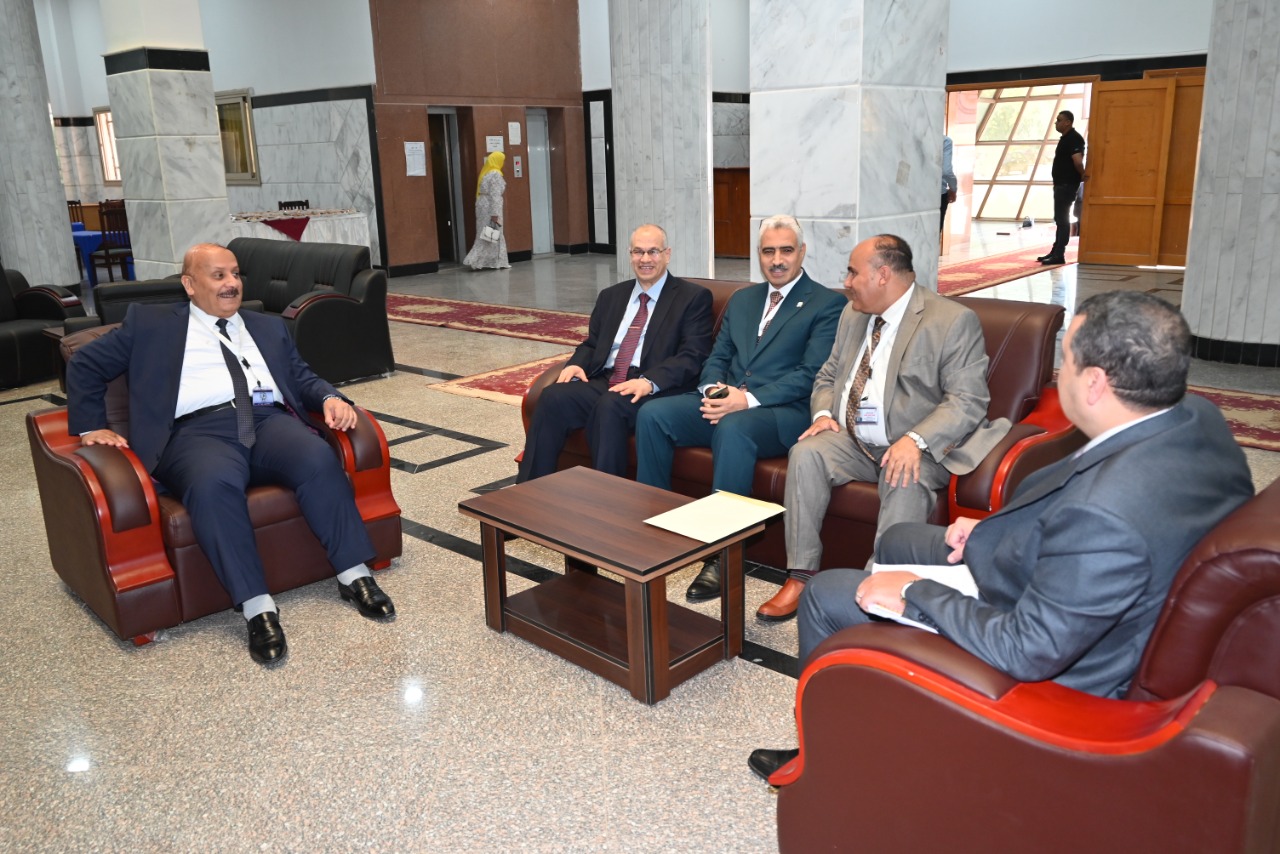 بدء مراسم استقبال نواب رؤساء الجامعات