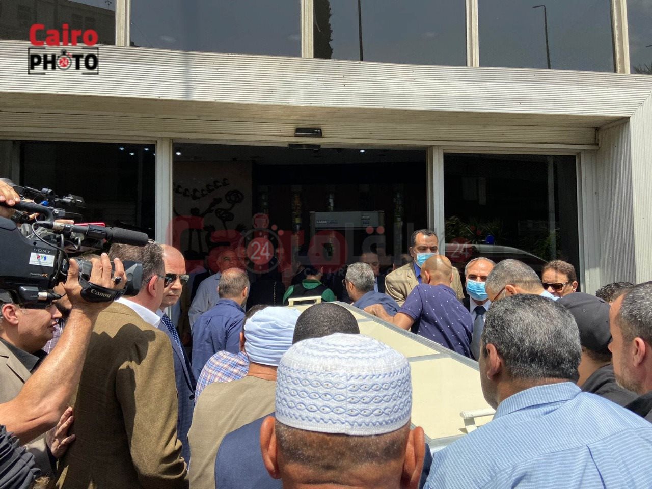  نقل جثمان الراحل صلاح منتصر من جريدة الأهرام