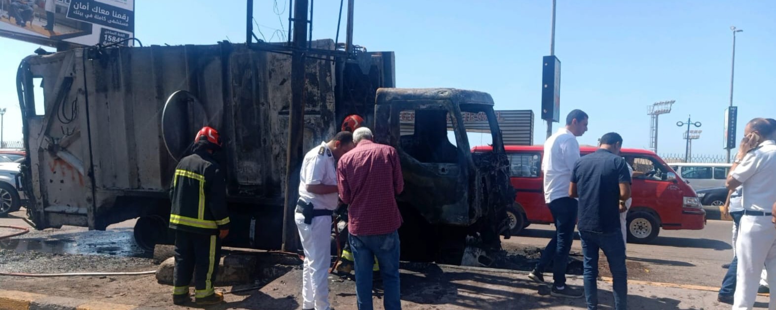 اشتعال النيران في سيارة نظافة بالإسكندرية 