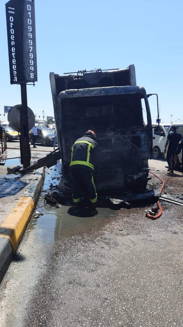 اشتعال النيران في سيارة نظافة بالإسكندرية 