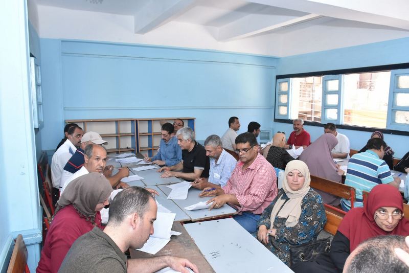 تصحيح أوراق إجابات امتحانات الشهادة الإعدادية بالشرقية 04