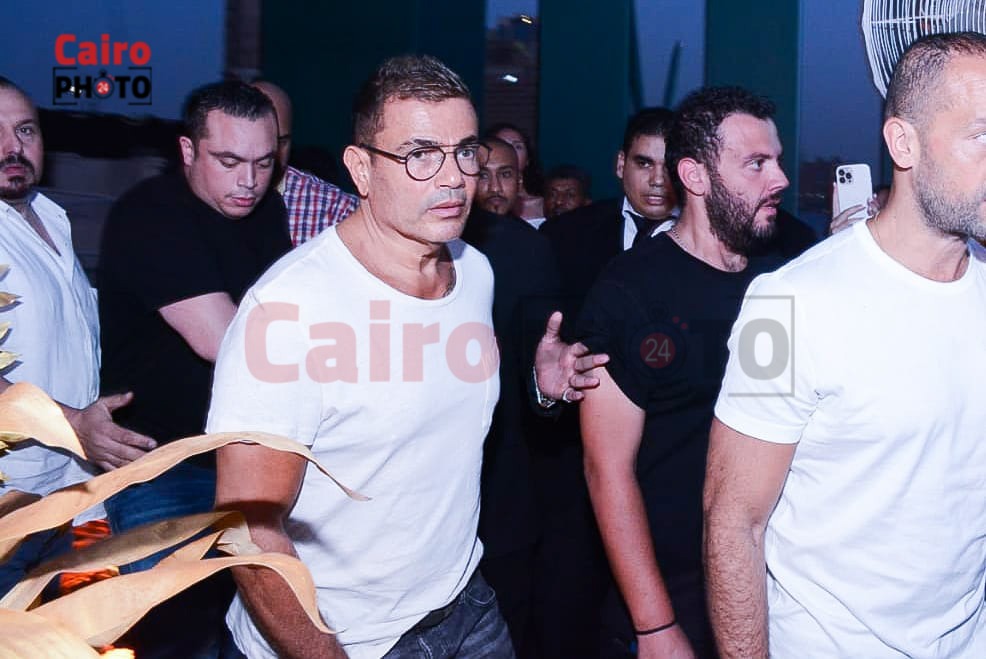 الهضبة عمرو دياب خلال سهرة ممشى مصر