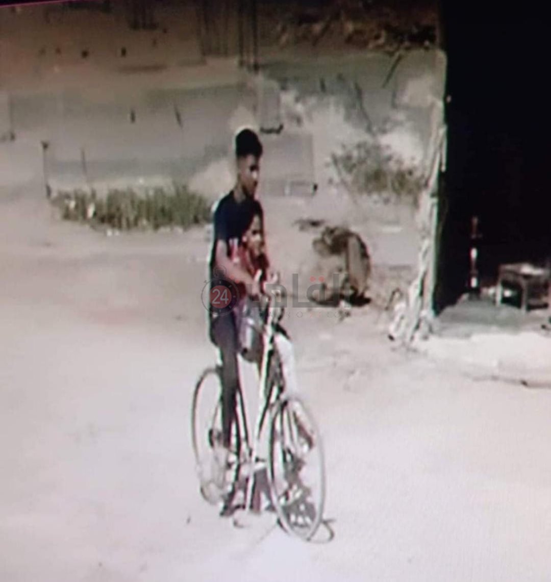 الصورة الأخيرة للطفل أثناء استقلاله دراجة بخارية