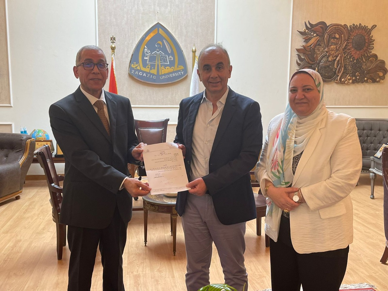 وكيل كلية التربية جامعة الزقازيق مع رئيس الجامعة