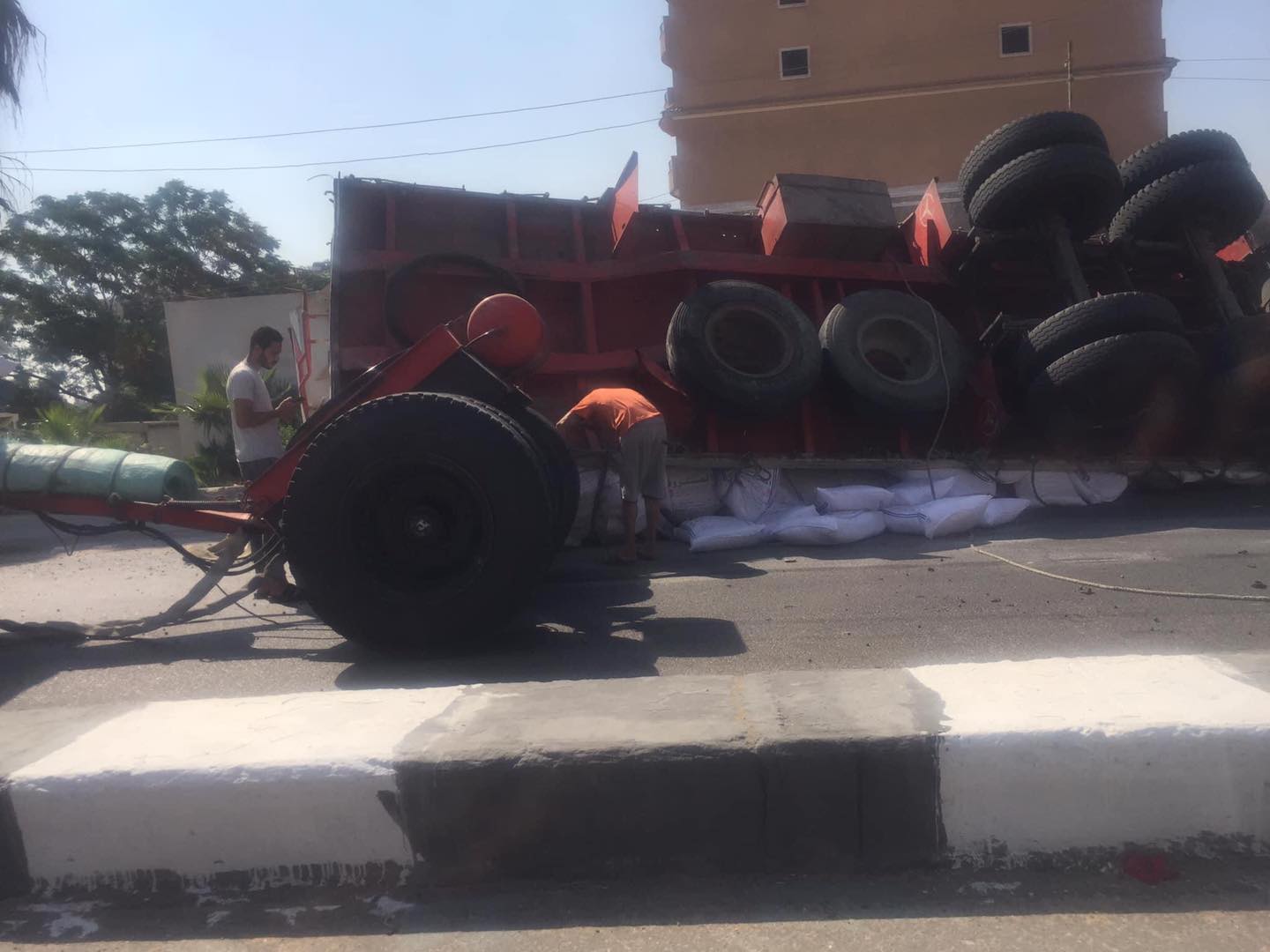 انقلاب مقطورة بالشرقية 02