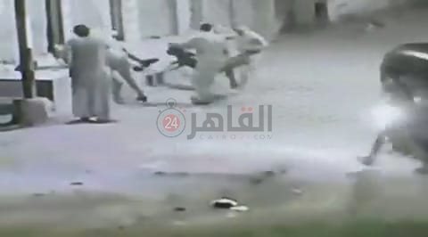 شخصين يعتديان على شاب بـ كلب وسيف في الشرقية 04