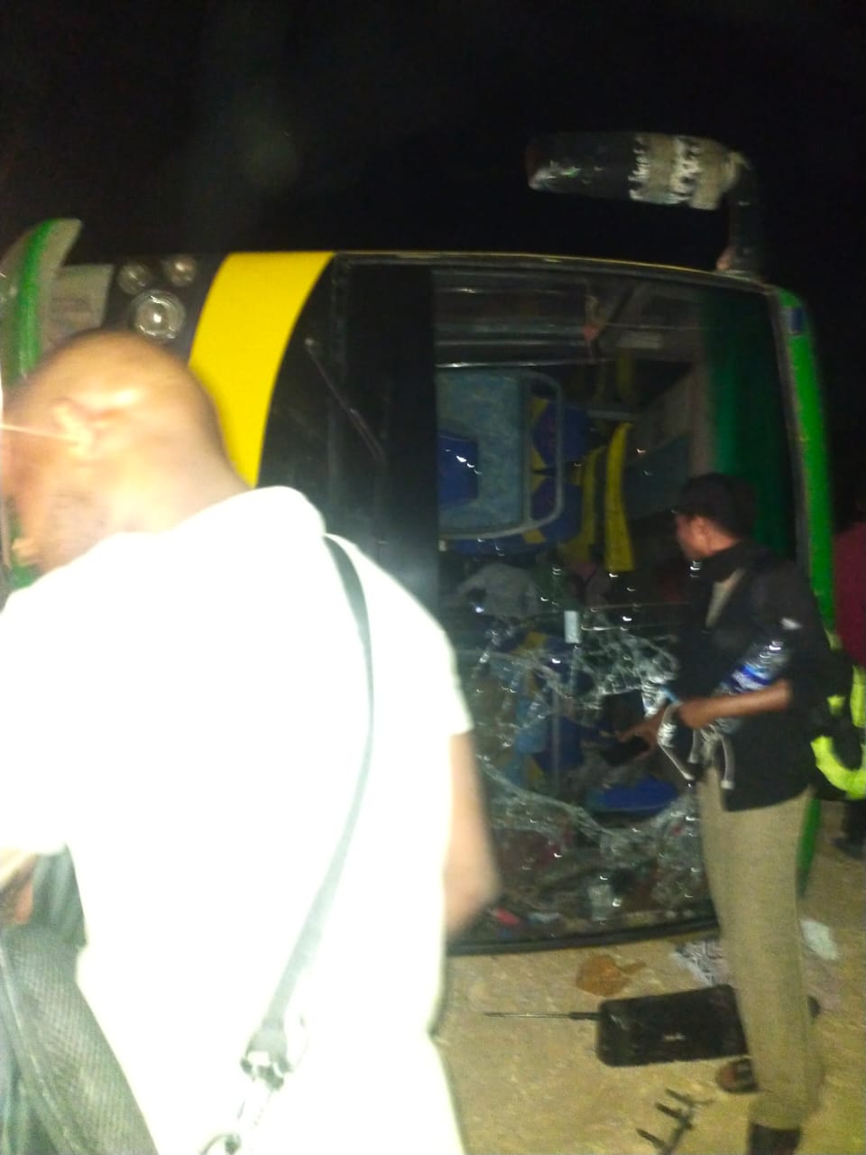 انقلاب أتوبيس ركاب على طريق أسيوط البحر الأحمر 