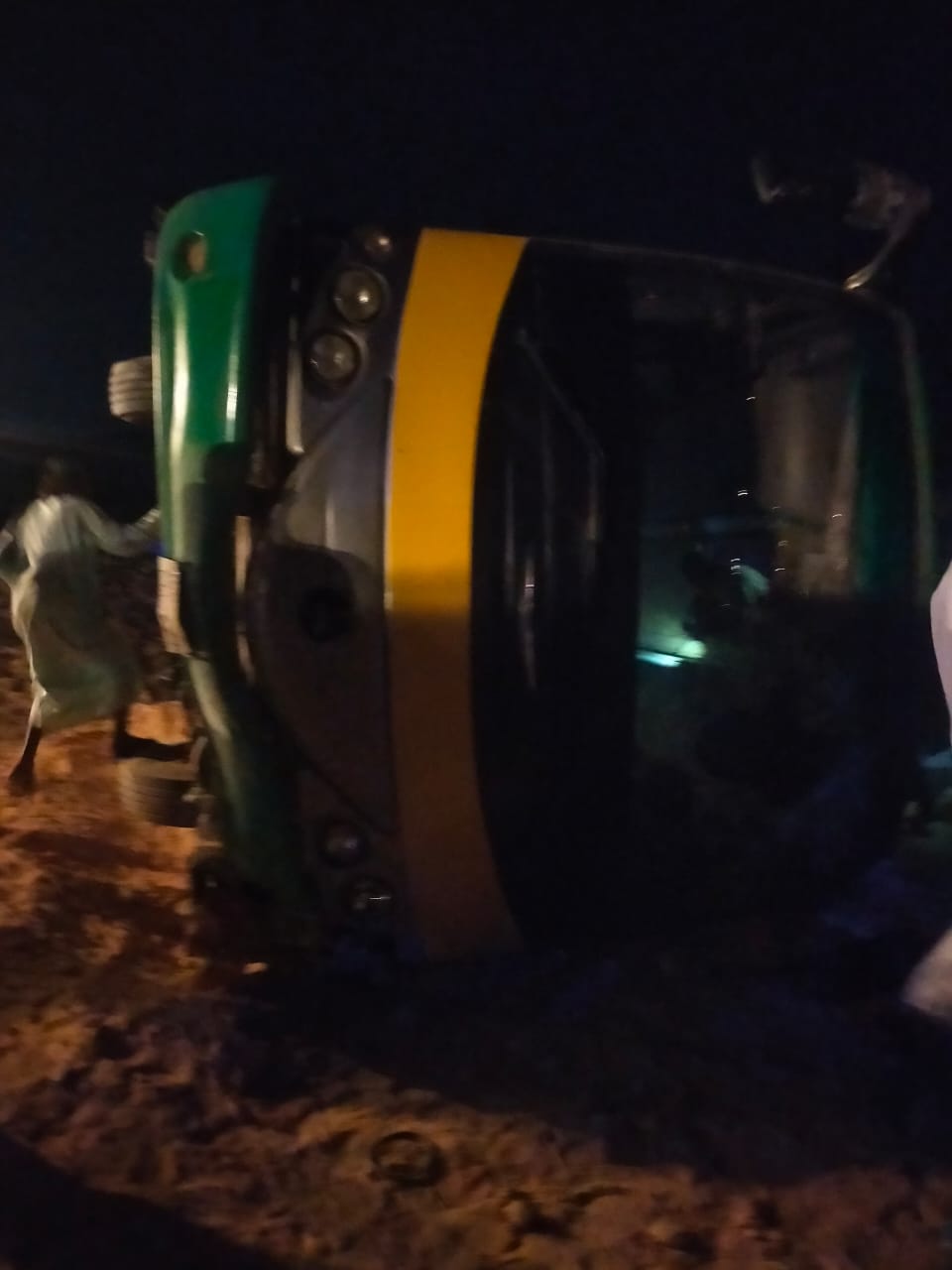 انقلاب أتوبيس ركاب على طريق أسيوط البحر الأحمر 