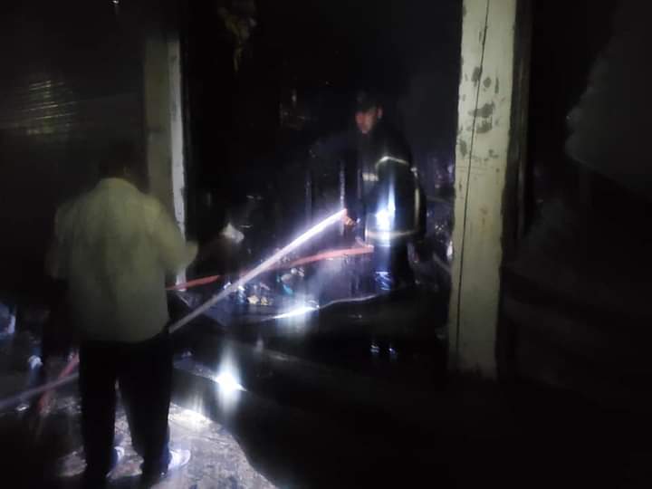 اندلاع حريق هائل في محل أقمشة بأسيوط