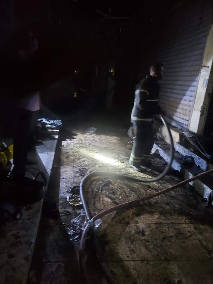 اندلاع حريق هائل في محل أقمشة بأسيوط