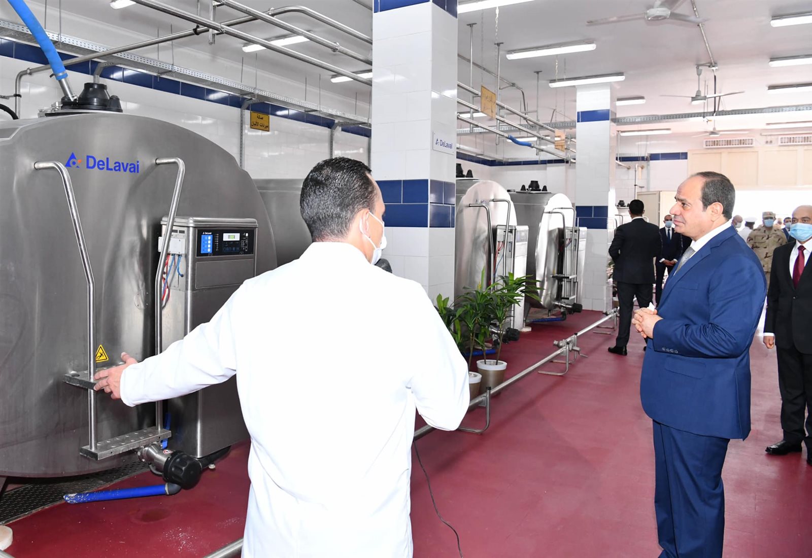 السيسي يفتتح مجمع الإنتاج الحيواني 