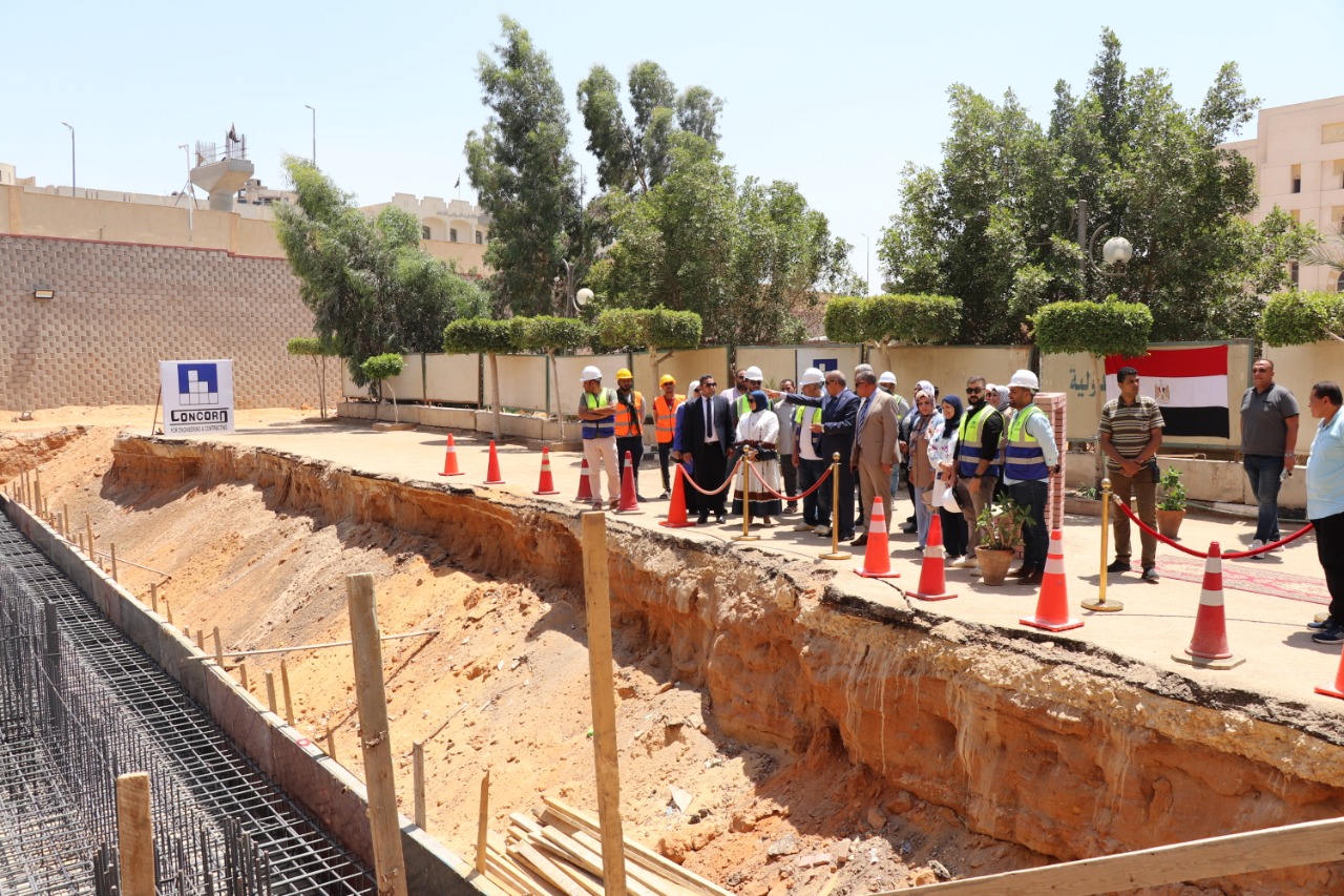 رئيس جامعة الأزهر يضع حجر الأساس للمبنى الجديد