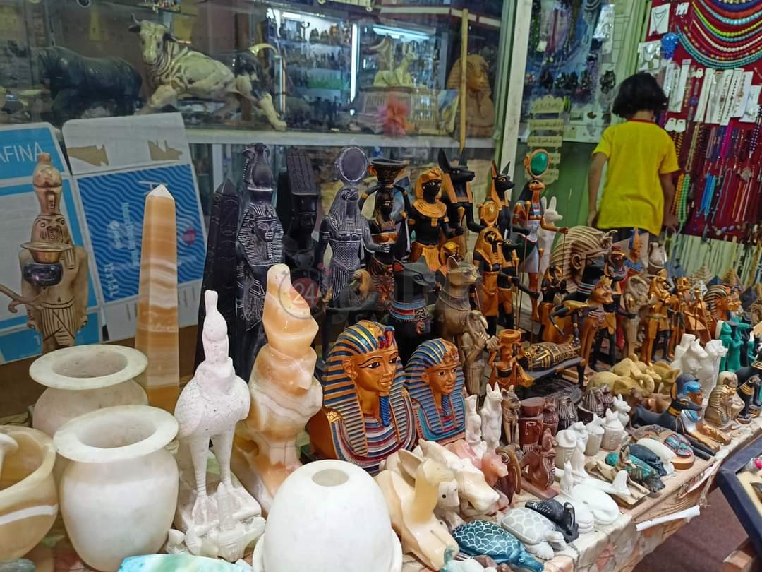 القطع الفرعونية المُقلدة 