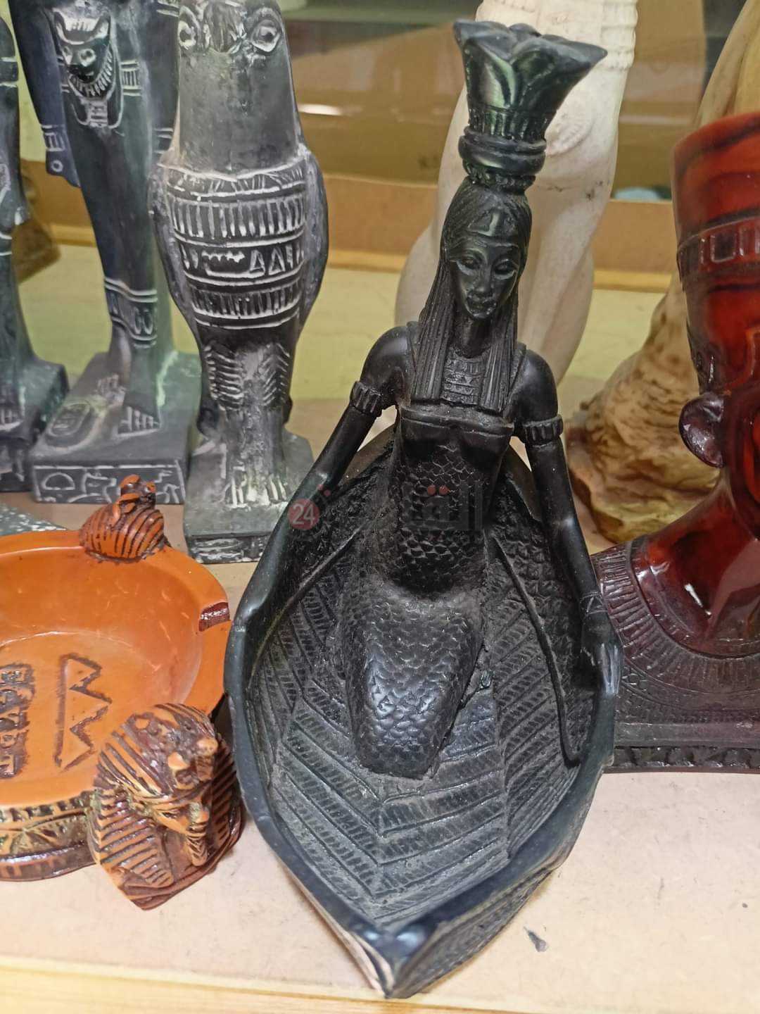 القطع الفرعونية المُقلدة 