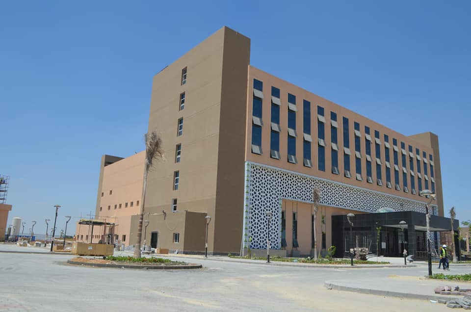 مبنى مستشفى العاشر من رمضان الجامعي