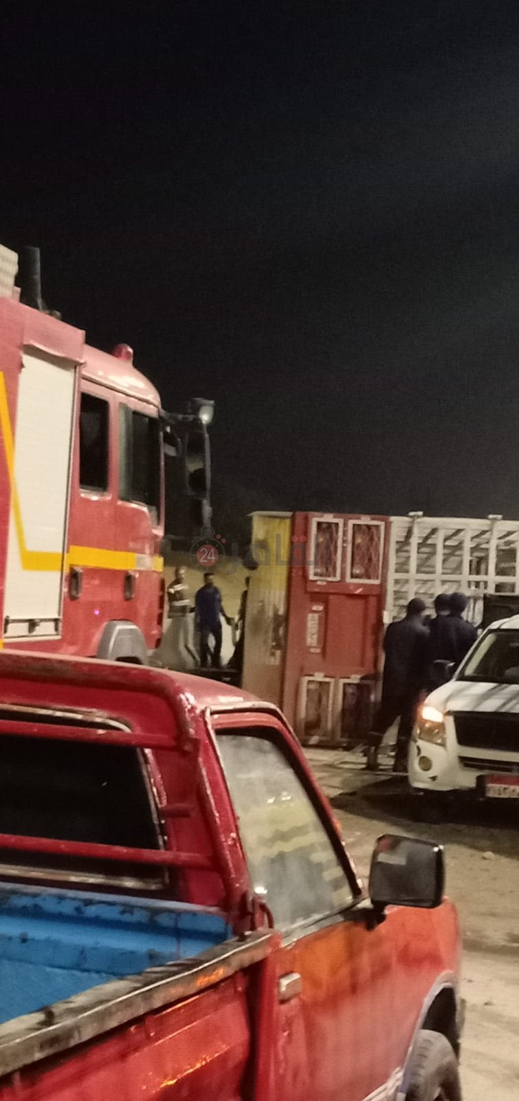 حادث انقلاب سيارة أنابيب 