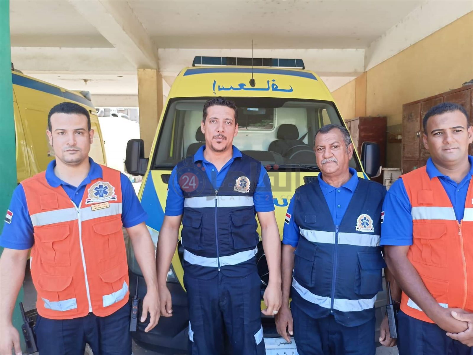 رجلا الأمانة مع مشرفي إسعاف الأقصر 