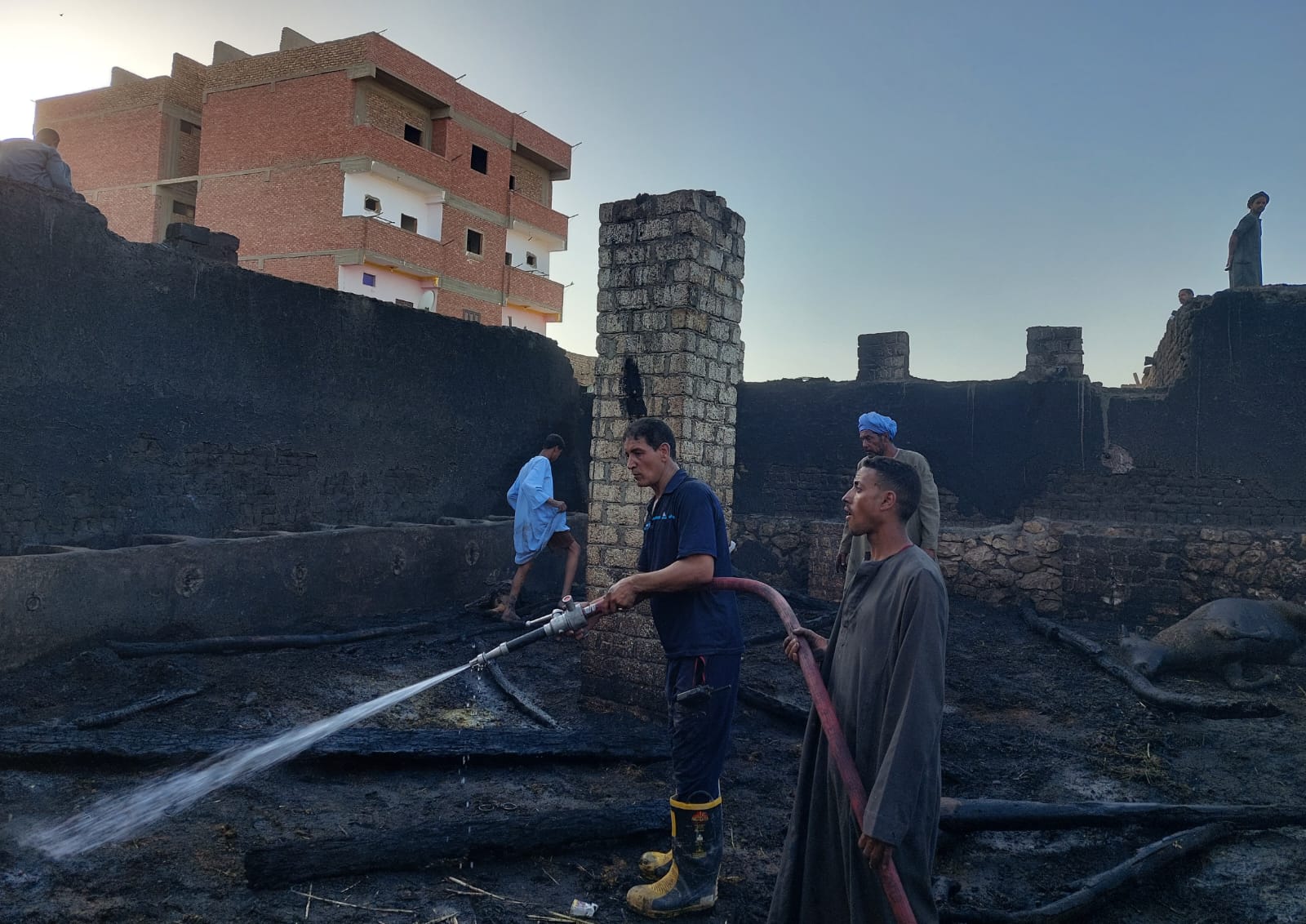 حريق قرية الدير بالأقصر 