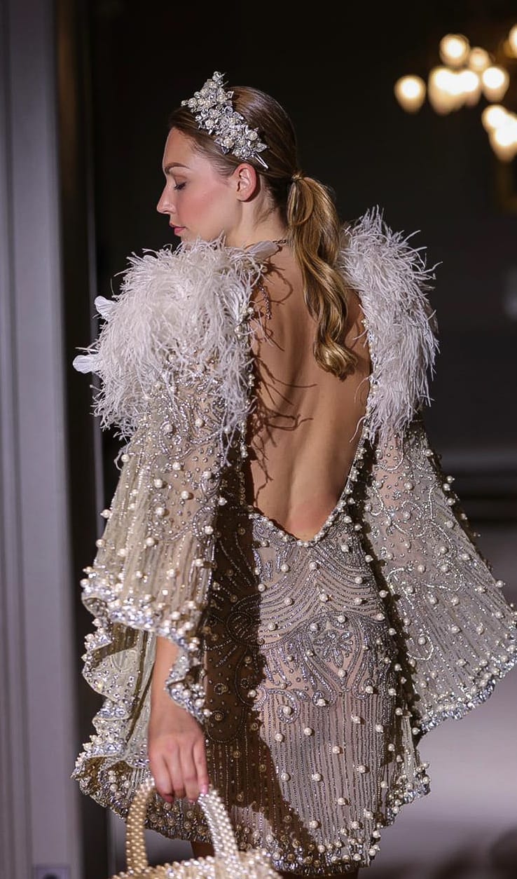 اطلالات ملكية وفستان زفاف ذهبية وملونة للبحيري في اسبوع الموضة الفرنسي (2)