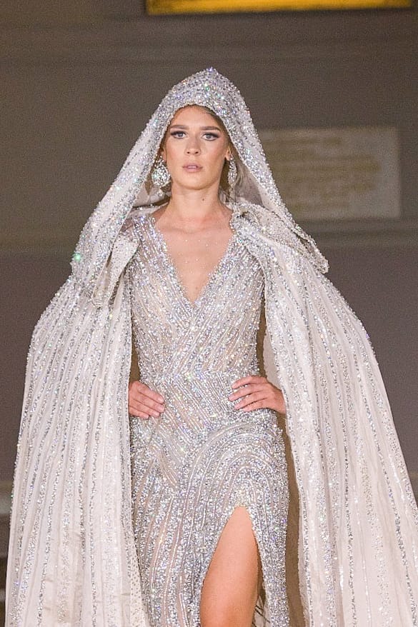 اطلالات ملكية وفستان زفاف ذهبية وملونة للبحيري في اسبوع الموضة الفرنسي (7)