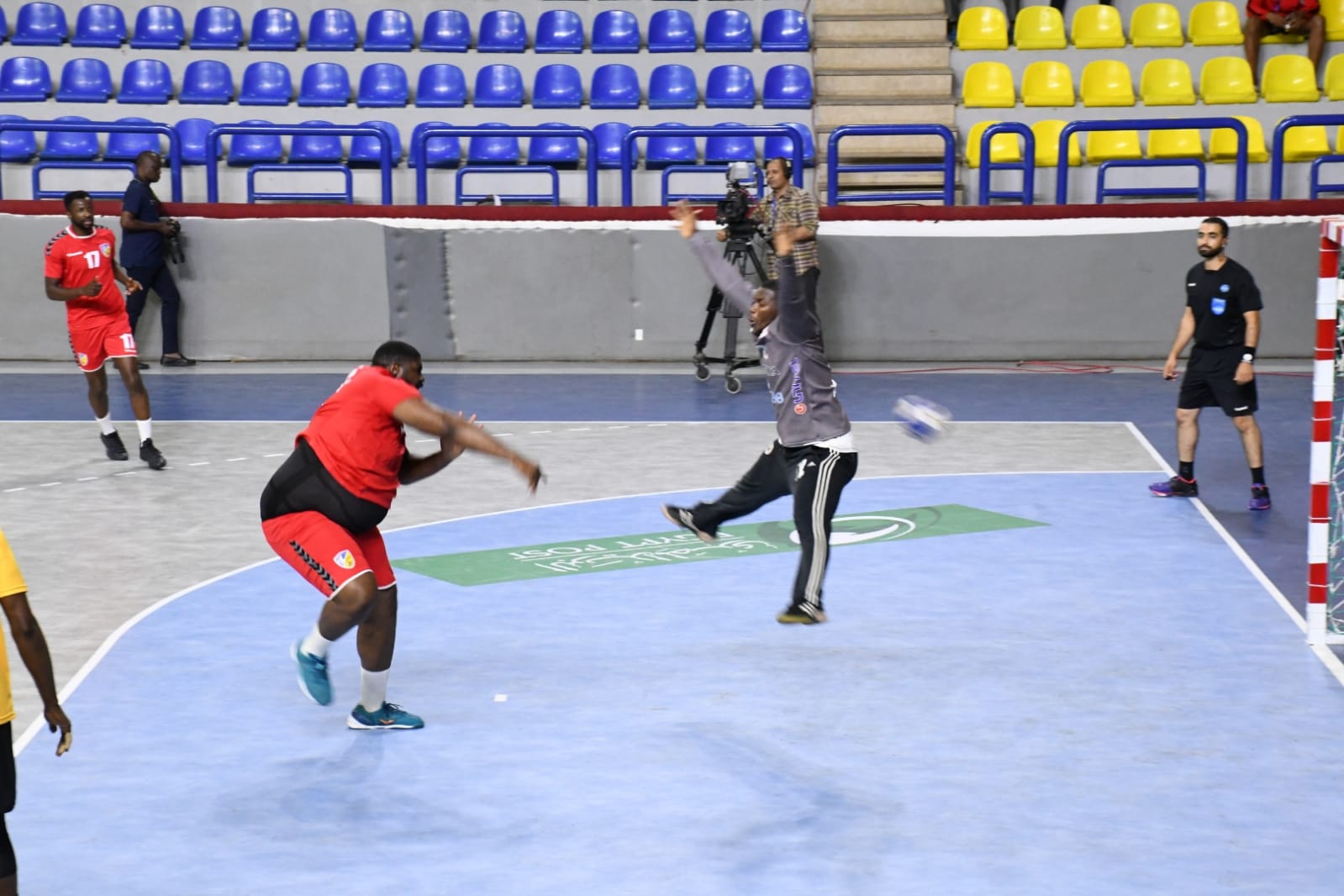 أنجولا والكونغو الديمقراطية (6)