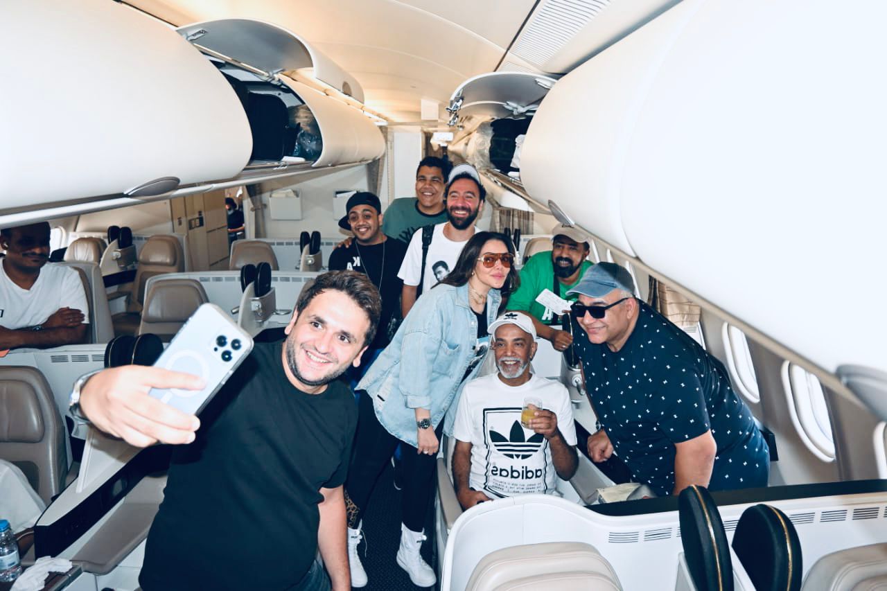 أبطال مسرحية عائلة تس (3)