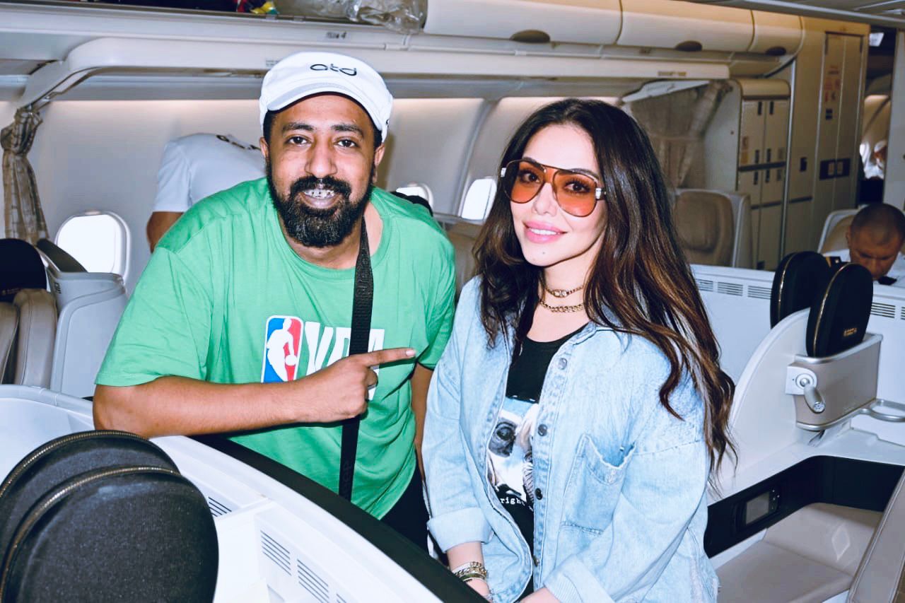 أبطال مسرحية عائلة تس (4)