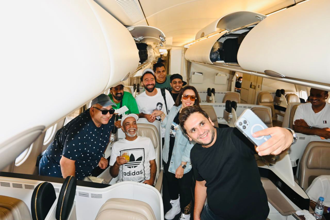 أبطال مسرحية عائلة تس (7)