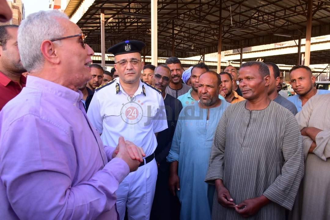 متابعة العمل بمواقف سيارات الأجرة بالأقصر 