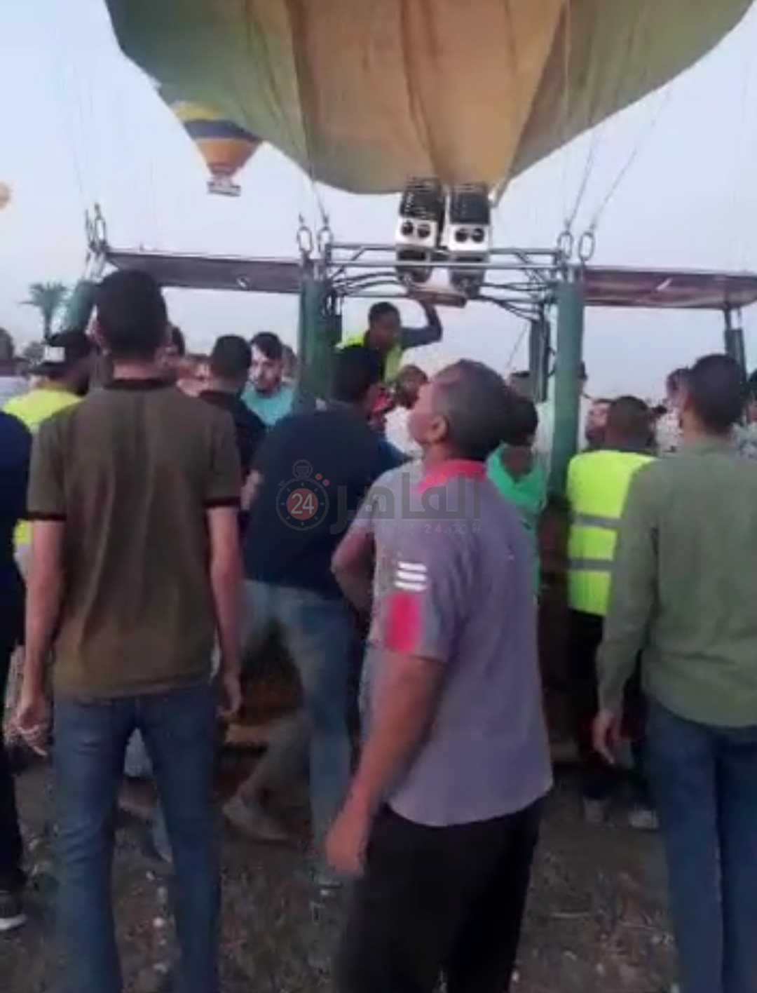 لحظة خروج السياح بأمان من بالون الأقصر الهابط 