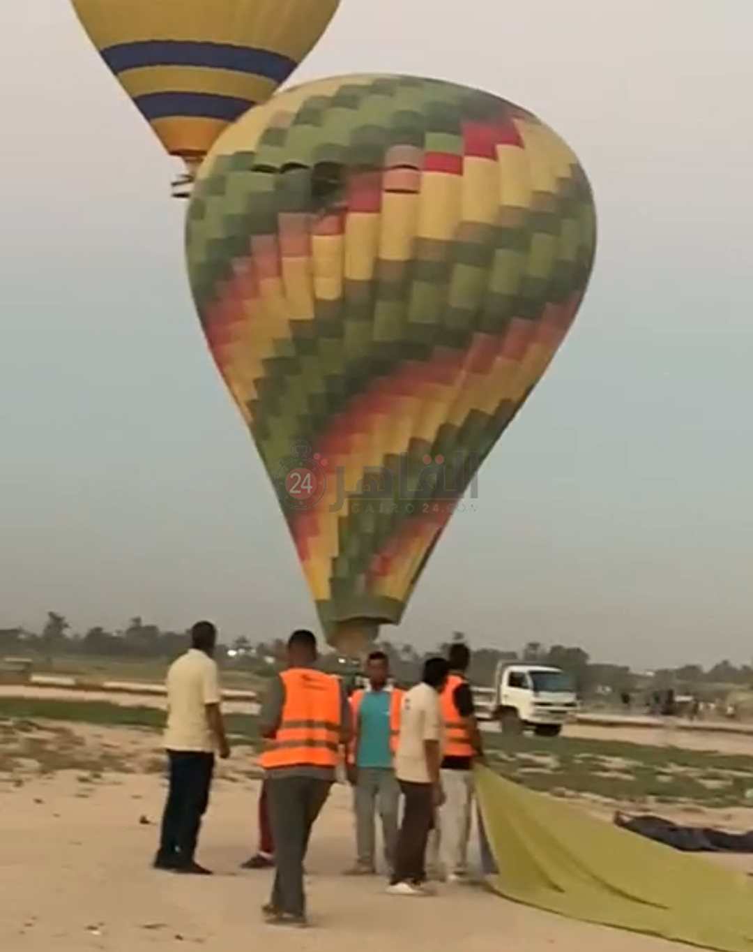 لحظة خروج السياح بأمان من بالون الأقصر الهابط 