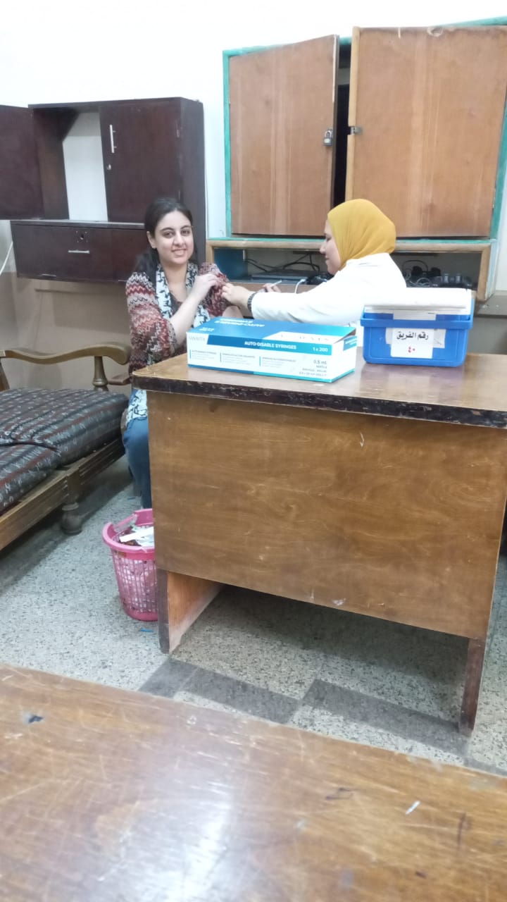 تطعيم المواطنين بالجرعة الرابعة من لقاح كورونا بالشرقية 01