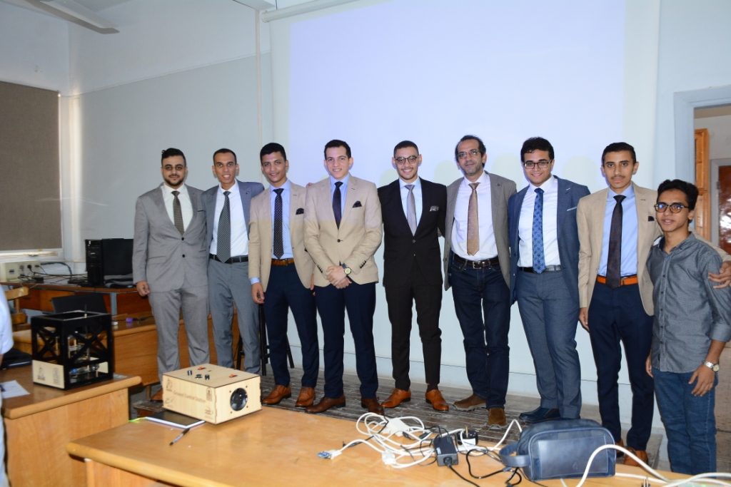 فريق طلابي بجامعة أسيوط يصمم قمر صناعي 